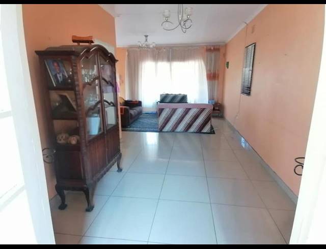 3 BEDROOM TOWNHOUSE FOR SALE IN LINCOLN MEADE